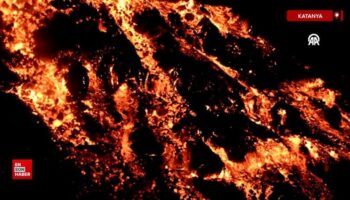 italyada etna yanardagi kul ve lav puskurtuyor esOfEnSE