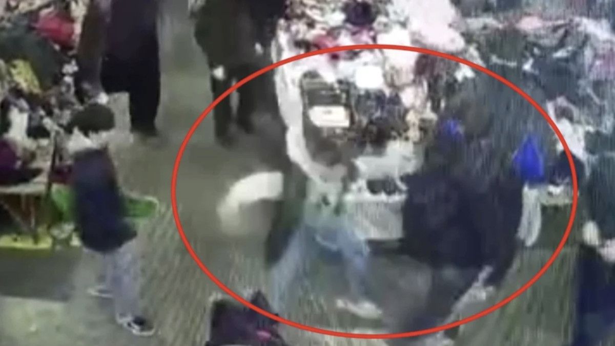 italyan sefin oglu bit pazarinda bicakli saldiriya ugramisti hayatini kaybetti 2 XNIEBgsP