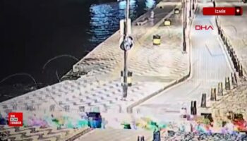 izmirde dengesini kaybedip dustugu denizde boguldu tluQNuNa