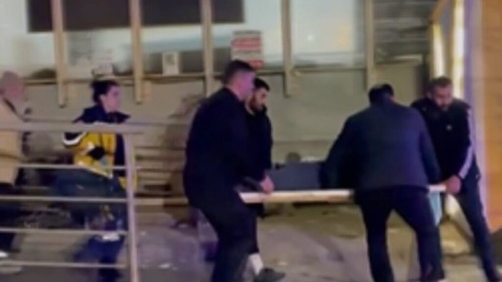 izmirde esnaf kavgasinda silah ve bicaklar konustu 6 yarali zARFna8y