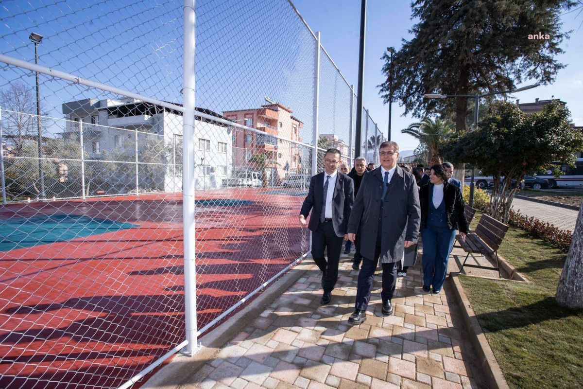 izmirde kurtulus parki yenilenerek hizmete acildi ataturk heykeli eklendi 0 FsVKGeTq