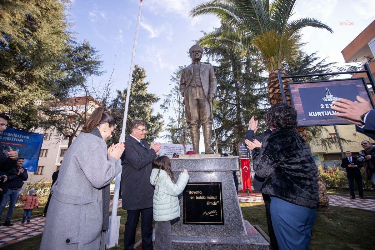 izmirde kurtulus parki yenilenerek hizmete acildi ataturk heykeli eklendi 1 jHINkGDO