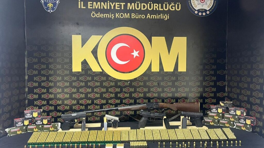 izmirde ruhsatsiz silah operasyonu BzZ3nrAe