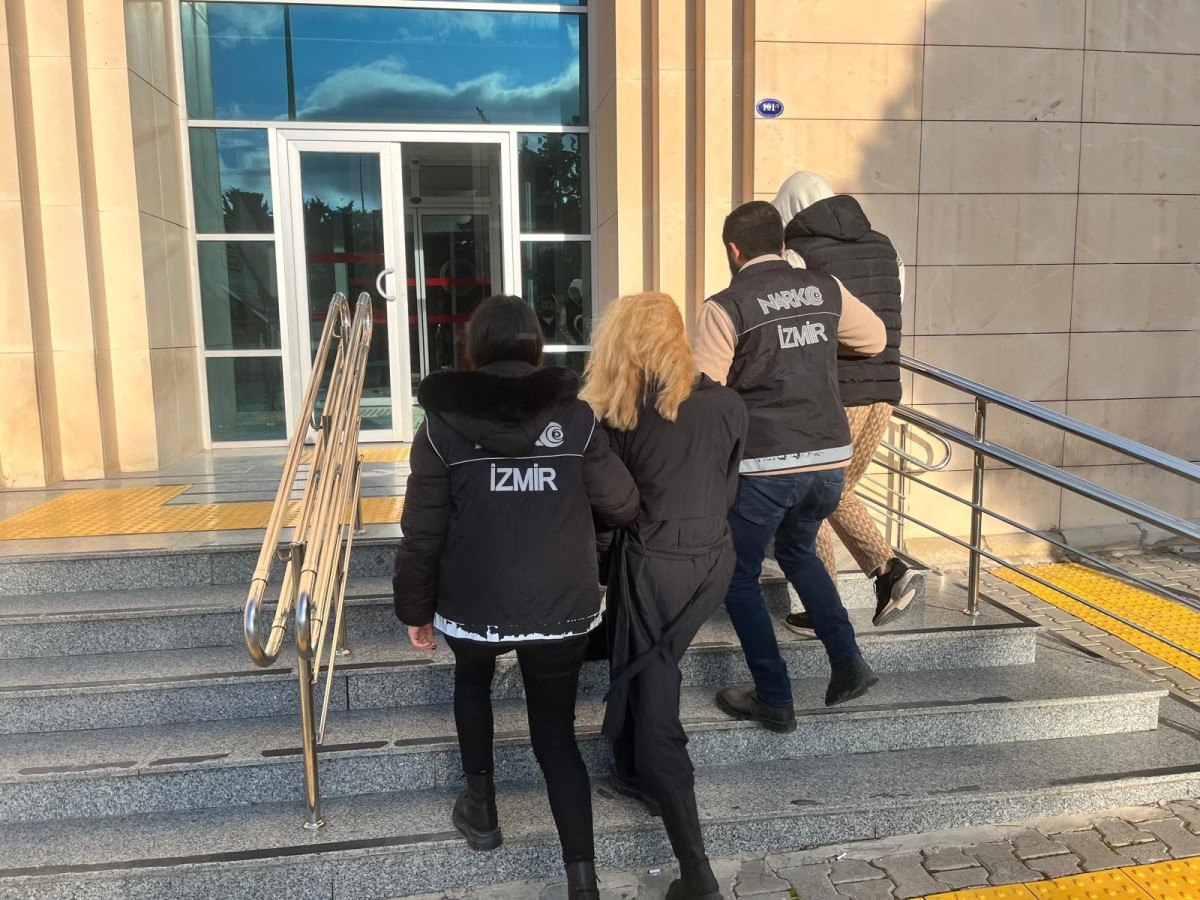 İzmir'de uyuşturucu operasyonlarında 14 gözaltı 1 izmirde uyusturucu operasyonlarinda 14 gozalti 0 3YhWdzXY