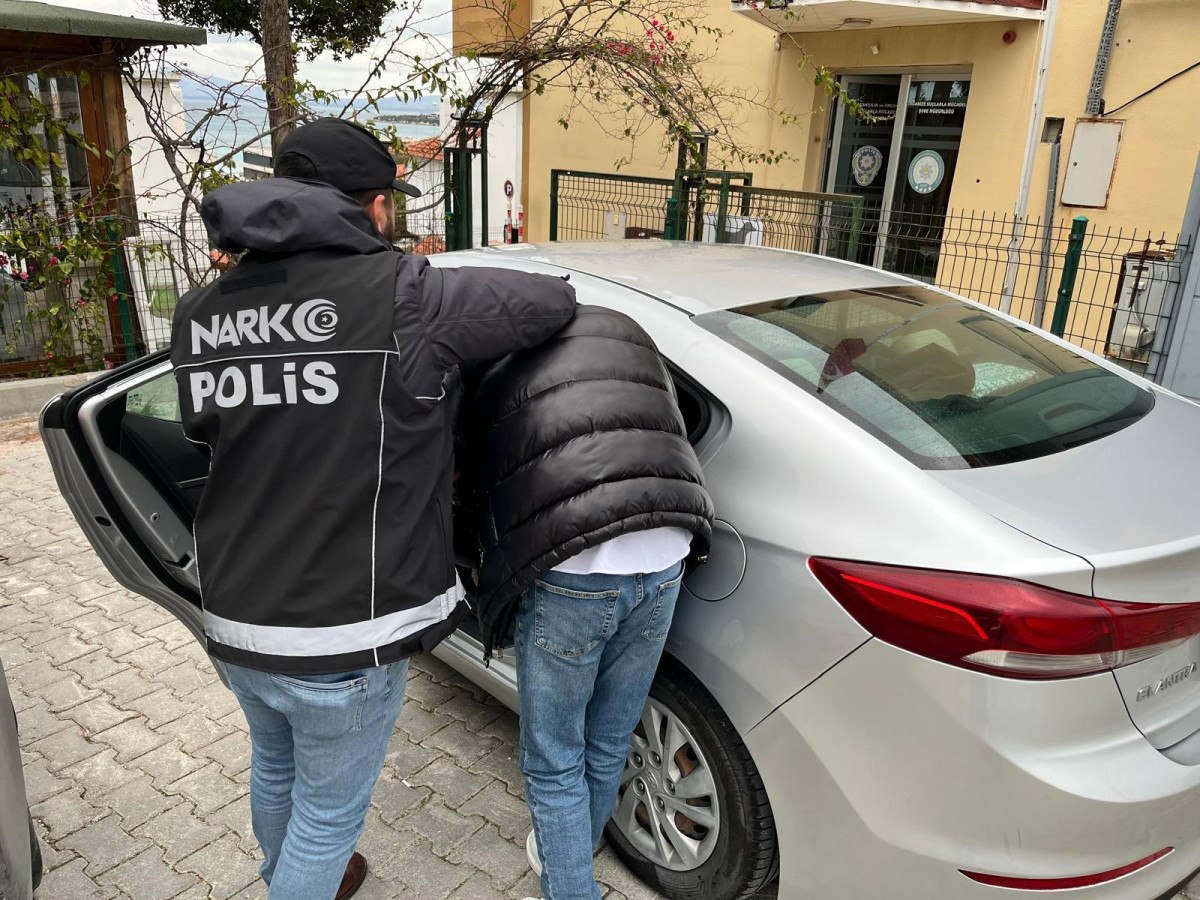 İzmir'de uyuşturucu operasyonlarında 14 gözaltı 2 izmirde uyusturucu operasyonlarinda 14 gozalti 1 UFkzjuq9