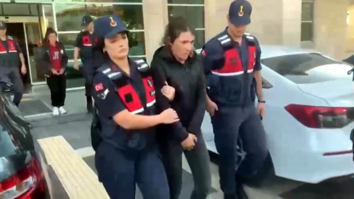 Kahramanmaraş'ta çobanı döven 2 kız kardeş tutuklandı 1 kahramanmarasta cobani doven 2 kiz kardes tutuklandi 0 ZRWw5WW8