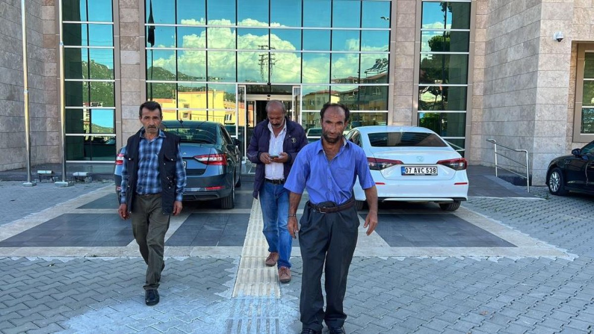 Kahramanmaraş'ta çobanı döven 2 kız kardeş tutuklandı 3 kahramanmarasta cobani doven 2 kiz kardes tutuklandi 2 jEQqGaQ9