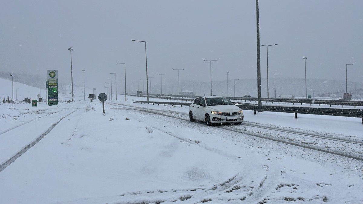 kar ve sis kuzey marmara otoyolunda ulasimi zorlastiriyor 0 Wq4PX8wO