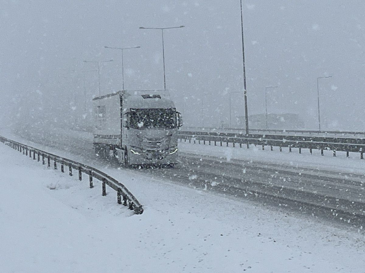 kar ve sis kuzey marmara otoyolunda ulasimi zorlastiriyor 3 6Sy3MZ8d