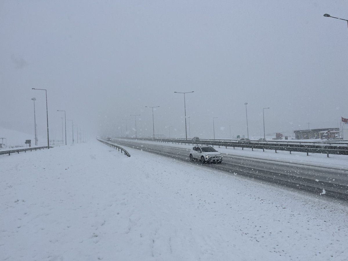 kar ve sis kuzey marmara otoyolunda ulasimi zorlastiriyor 4 OB4nkICG