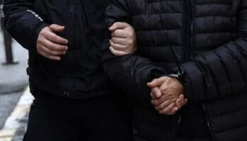 karamanda okul mudur yardimcisini doven veli tutuklandi PYy1QRqv