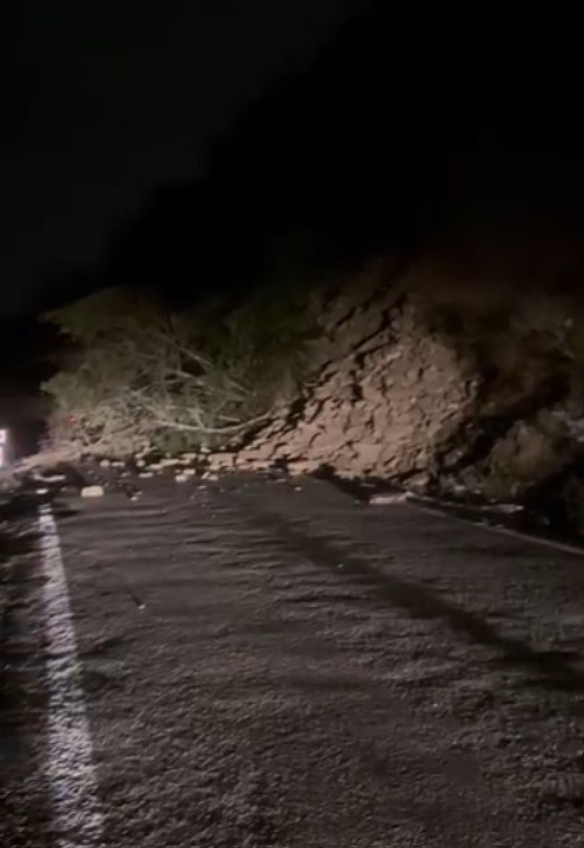 kastamonuda heyelan kara yolu ulasima kapandi 0 ypepPLdr