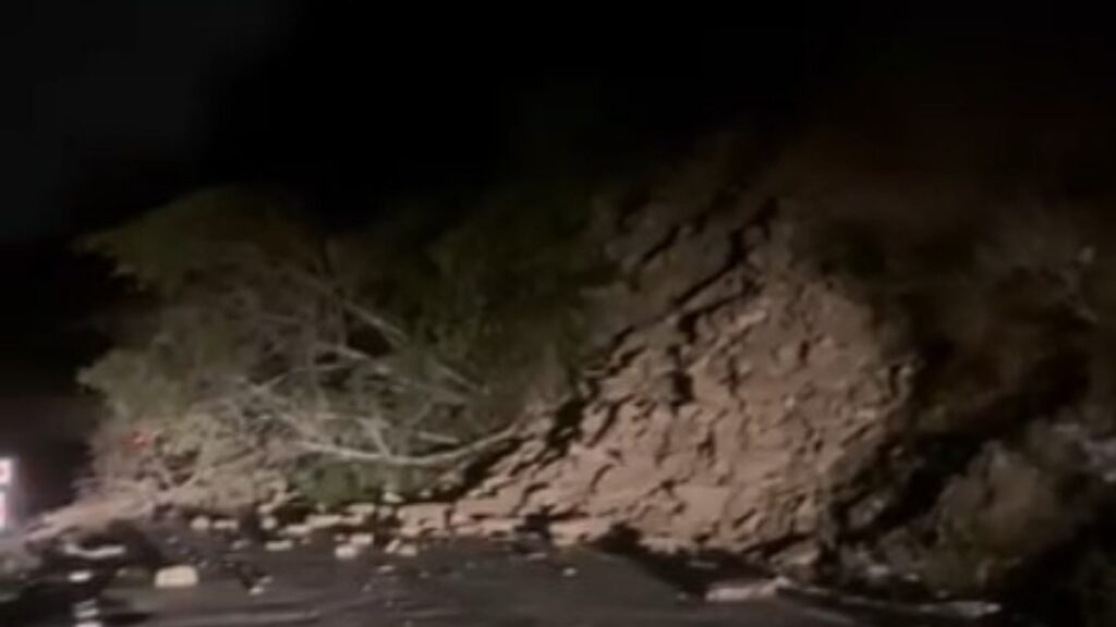 kastamonuda heyelan kara yolu ulasima kapandi lUjzMHHn