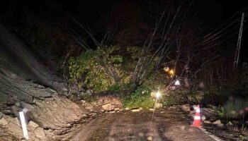 kastamonuda heyelan sahil yolu ulasima kapandi gurtib2g