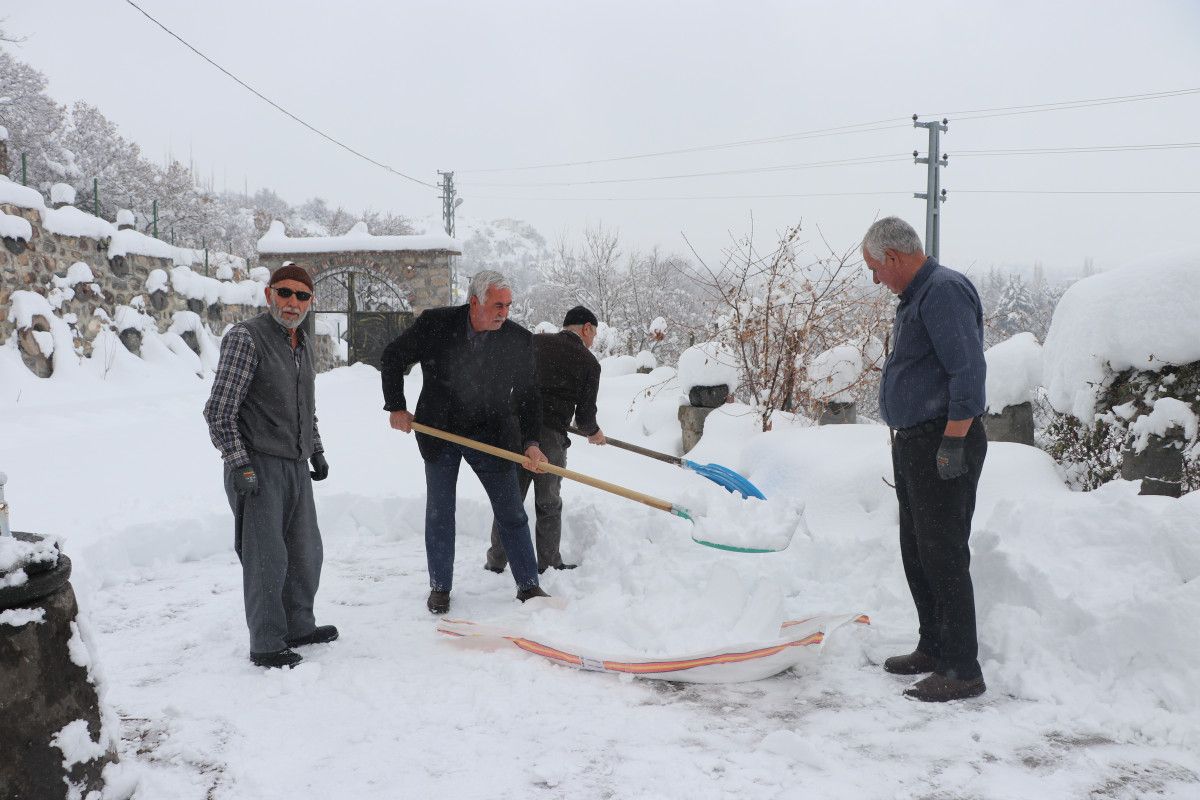 kayseride 5 asirlik gelenek kuyulari karla dolduruyorlar 2 En1z9HuR