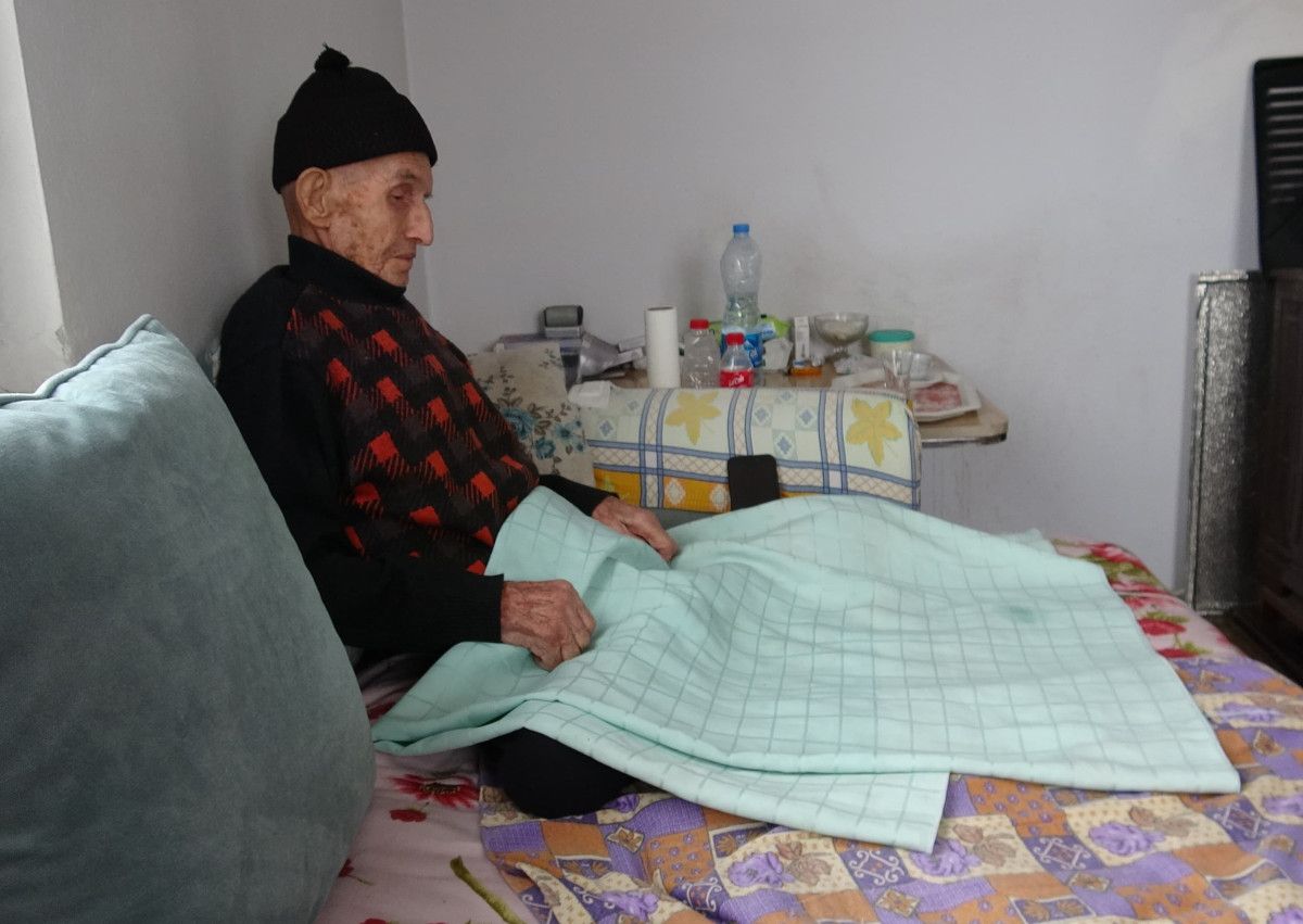 kayseride belden asagisi felc kocasina 60 yildir sevgiyle bakiyor 0 9B7VKraI