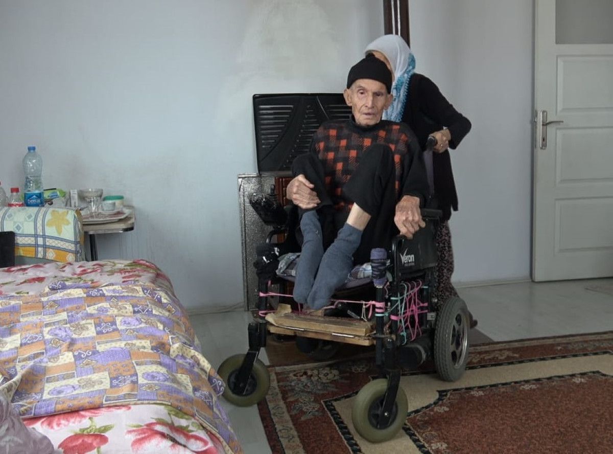 kayseride belden asagisi felc kocasina 60 yildir sevgiyle bakiyor 2 2epUghP4