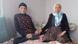 kayseride belden asagisi felc kocasina 60 yildir sevgiyle bakiyor f5gW4zE6