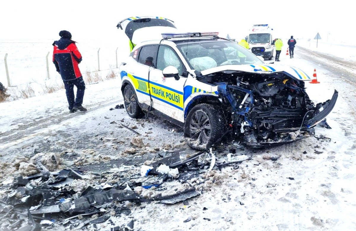 kayseride polis araci otomobille carpisti 1 6RXgHW19