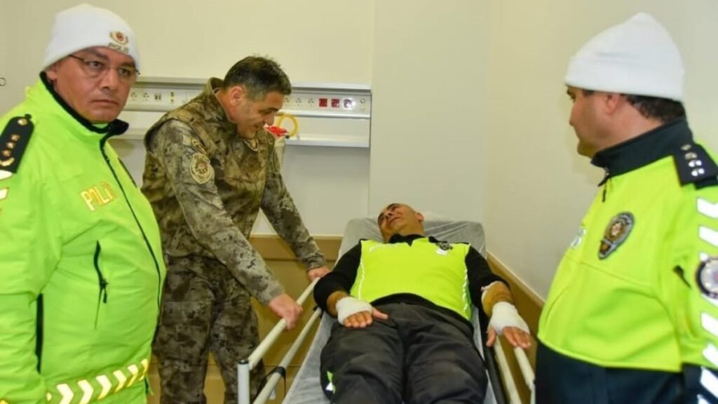 kayseride polis araci otomobille carpisti hYh7aFw7