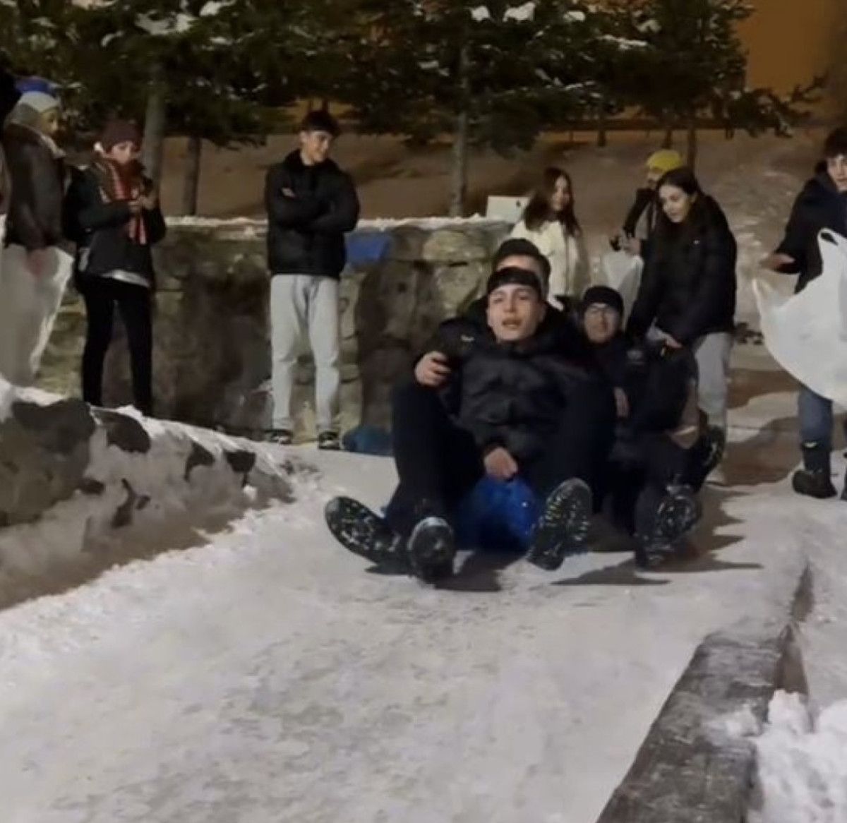 Kayseri'de polis ve çocukların eğlenceli anları 2 kayseride polis ve cocuklarin eglenceli anlari 1 TcgVKw6r