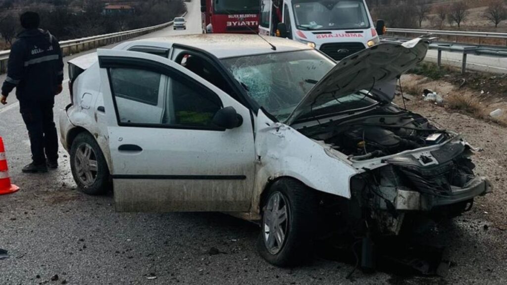 kirikkalede alkollu surucu otomobiliyle demir bariyerlere carpti 2 yarali NBBjd1at