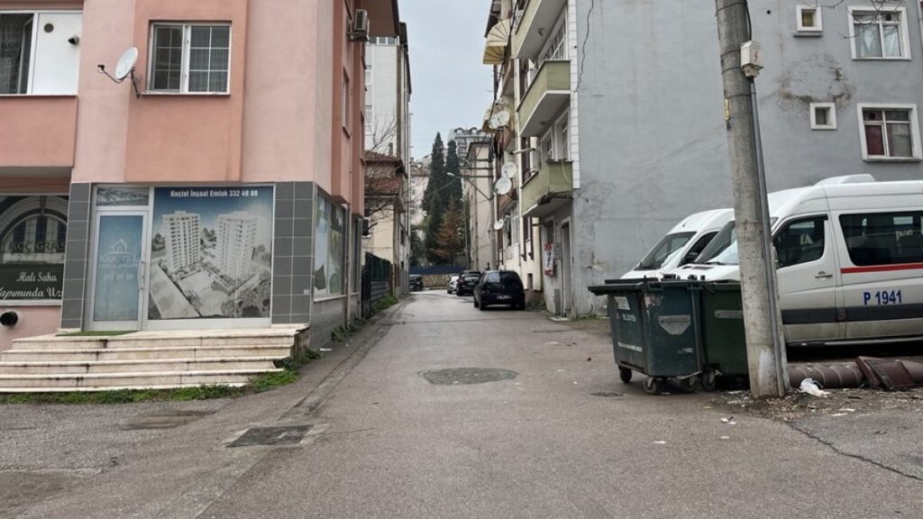 kocaelide 25 gunluk erkek bebegi sokaga birakan annesi cikti fGG2rZRS