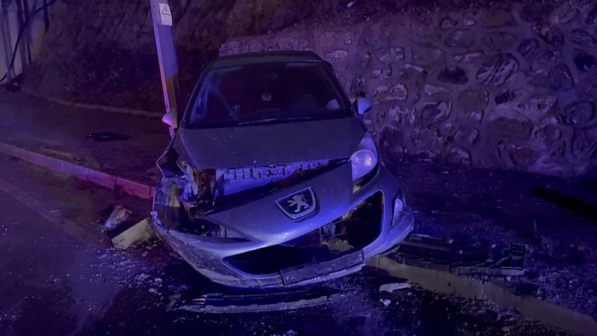 kocaelide otomobil ile carpisan hafif ticari arac yan yatti 5 yarali 0 6XmeEkMB