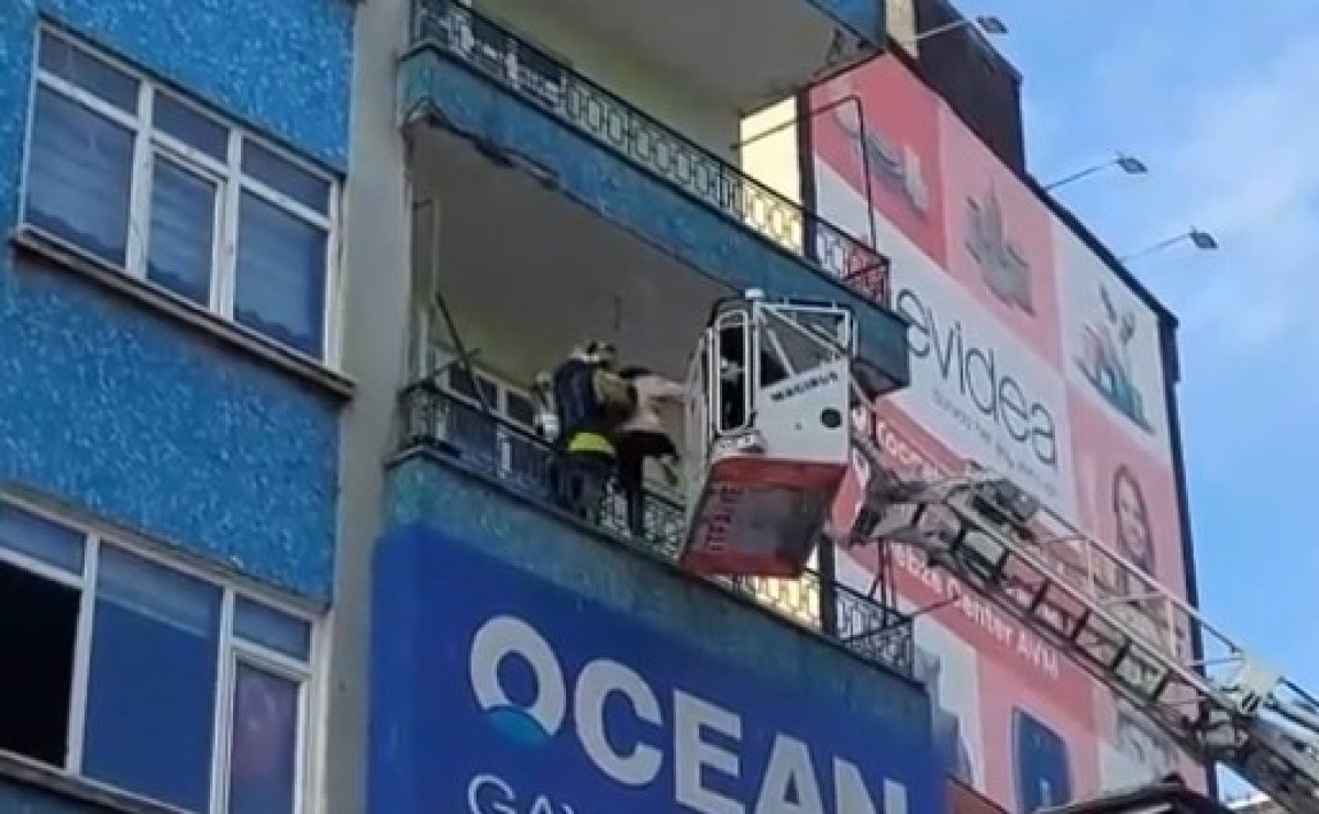 kocaelide yangin mahsur kalan 2 kadini itfaiye kurtardi 0