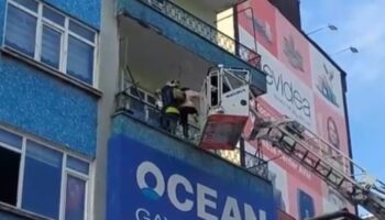 kocaelide yangin mahsur kalan 2 kadini itfaiye kurtardi jeyFeMOl