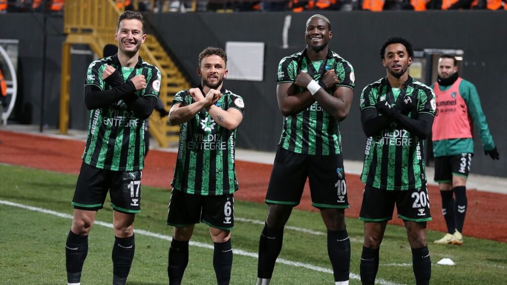 kocaelispor manisa fk karsisinda iki golle guldu SxCmw4DA
