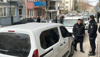 kutahyada sizofreni hastasi koca ayri yasadigi esini tornavidayla 18 yerinden yaraladi aLWHYM54