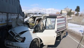 malatyada kamyonet tira carpti AglNIOnH