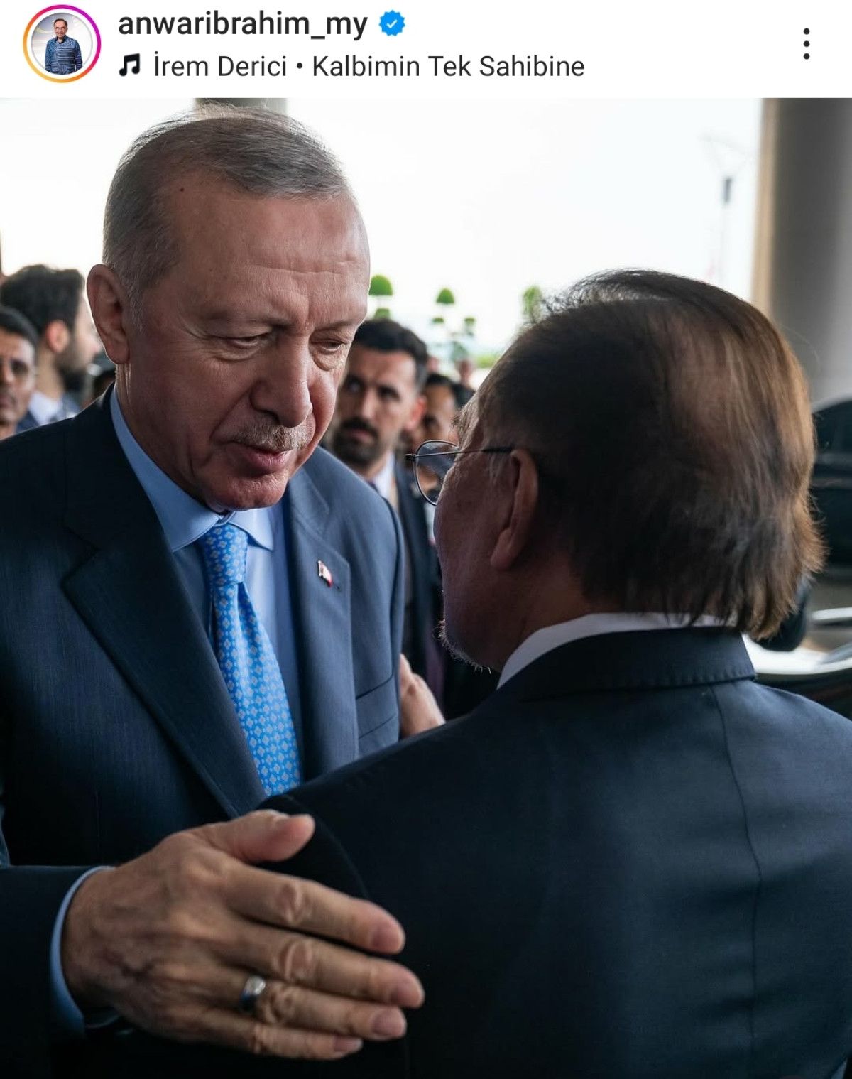 Malezya Başbakanı İbrahim'den, İrem Derici şarkısıyla Erdoğan paylaşımı 2 malezya basbakani ibrahimden irem derici sarkisiyla erdogan paylasimi 1 BlpdReDH