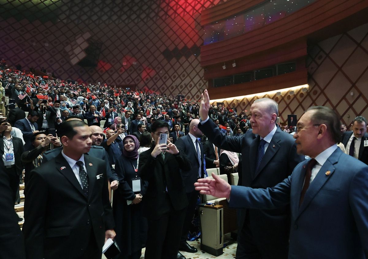 Malezya Başbakanı İbrahim'den, İrem Derici şarkısıyla Erdoğan paylaşımı 3 malezya basbakani ibrahimden irem derici sarkisiyla erdogan paylasimi 2 h1q6pAzz