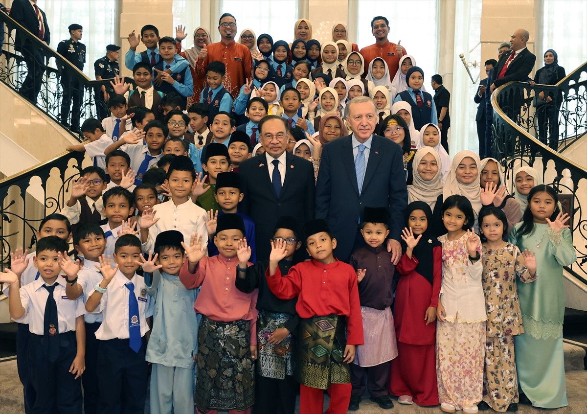 malezya basbakani ibrahimden irem derici sarkisiyla erdogan paylasimi 3 QSIa5Q5F