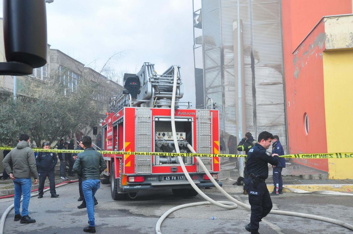 Manisa'da ayakkabıcılar sitesinde yangın 3 manisada ayakkabicilar sitesinde yangin 2 yOv7VAqa