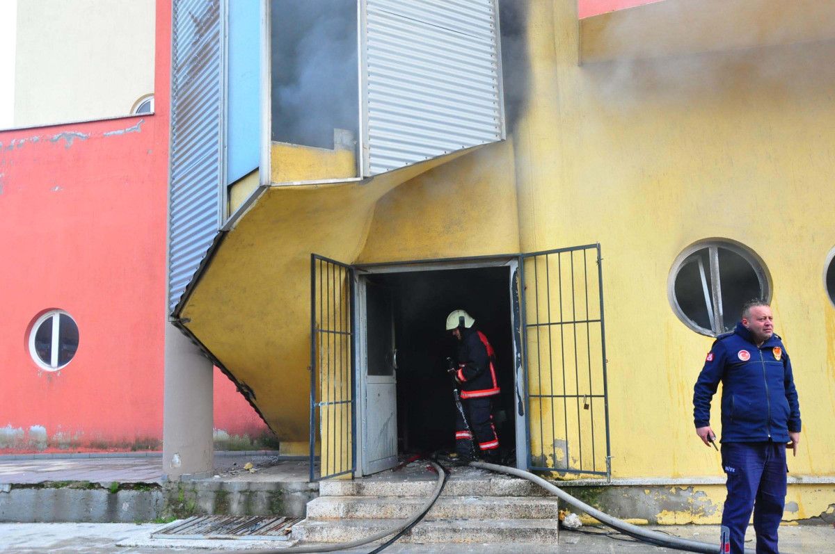 manisada ayakkabicilar sitesinde yangin 3 iurU74bT