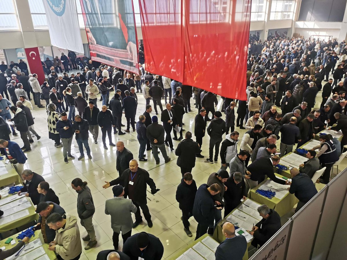 manisada meskop seciminde kavga baskanin maasi 60 bine dusuruldu 2 K46HeRAt