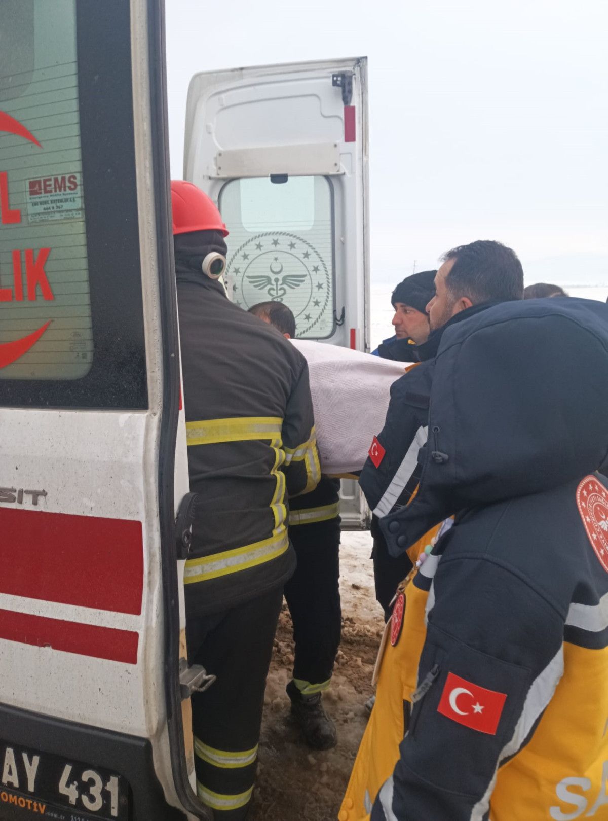 mardinde iscilerin bulundugu minibus kaza yapti 10 yarali 1 ddsnjNYd