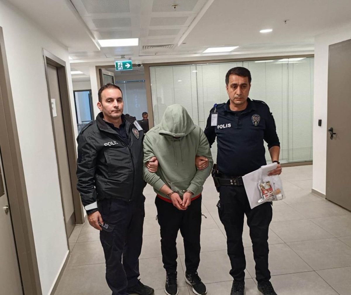 mersinde 157 dolandiricilik sucundan aranan kisi yakalandi 0 vBJ4d5qS