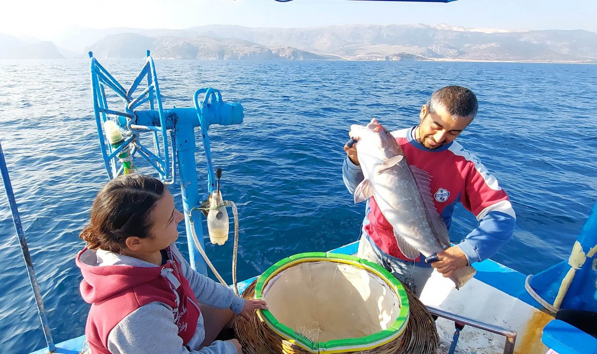 Mersin'de balıkçılık 9 yıllık evli çiftin yaşam tarzı oldu 3 mersinde balikcilik 9 yillik evli ciftin yasam tarzi oldu 2 EcZHnpda