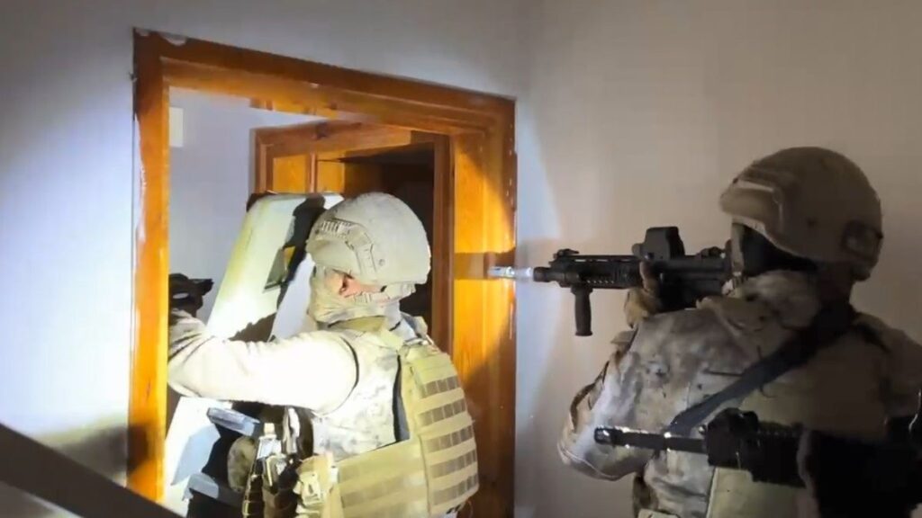 mersinde is yeri kursunlayan kaplanlar cetesi cokertildi ts9zbIFe