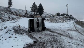 mersinde okul servisinin karli yolda devrildigi kaza ucuz atlatildi 537QDr5J