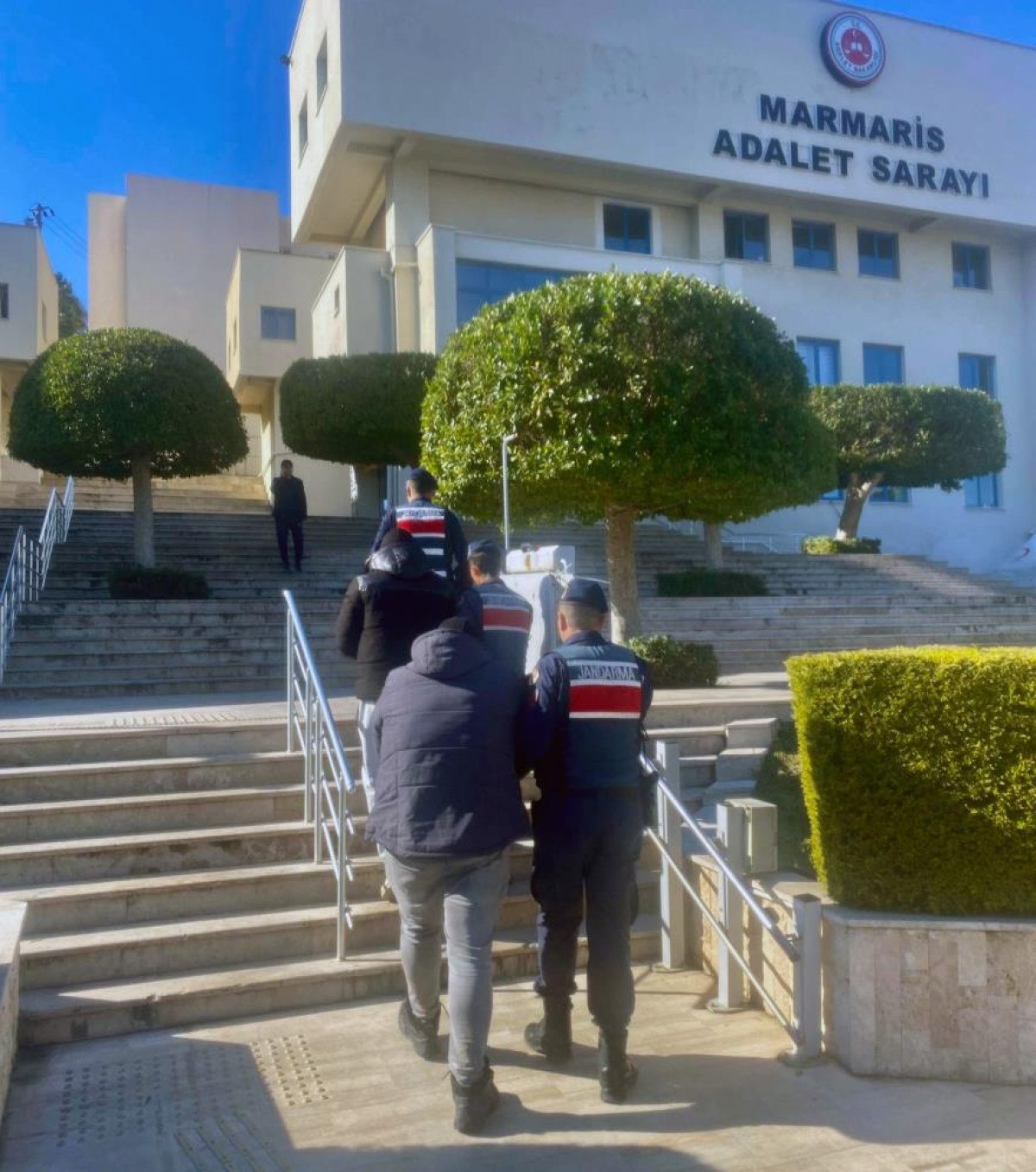 muglada cezaevi firarisi taksinin bagajinda yakalandi 0 L4B6T94w