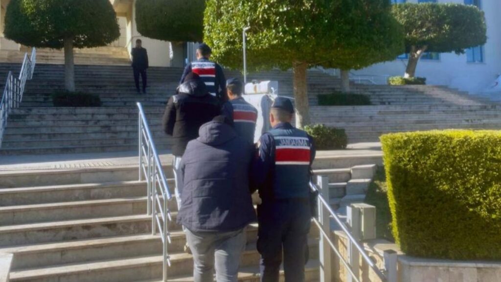 muglada cezaevi firarisi taksinin bagajinda yakalandi tfJBE4R8