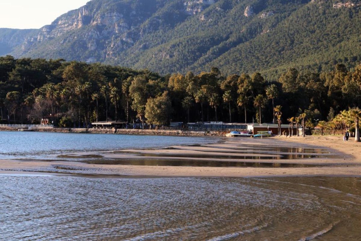 Muğla'da deniz suyu 12 metre çekildi 5 muglada deniz suyu 12 metre cekildi 4 dnUcMvDb