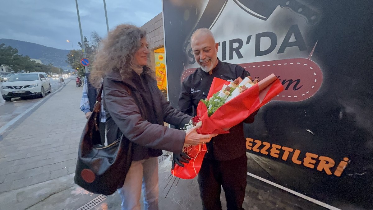 muglada sevgililer gununde sasirtan hediye 1 Jf1GCIh8