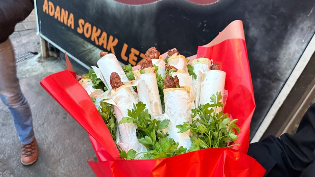 muglada sevgililer gununde sasirtan hediye JK4L8ve5