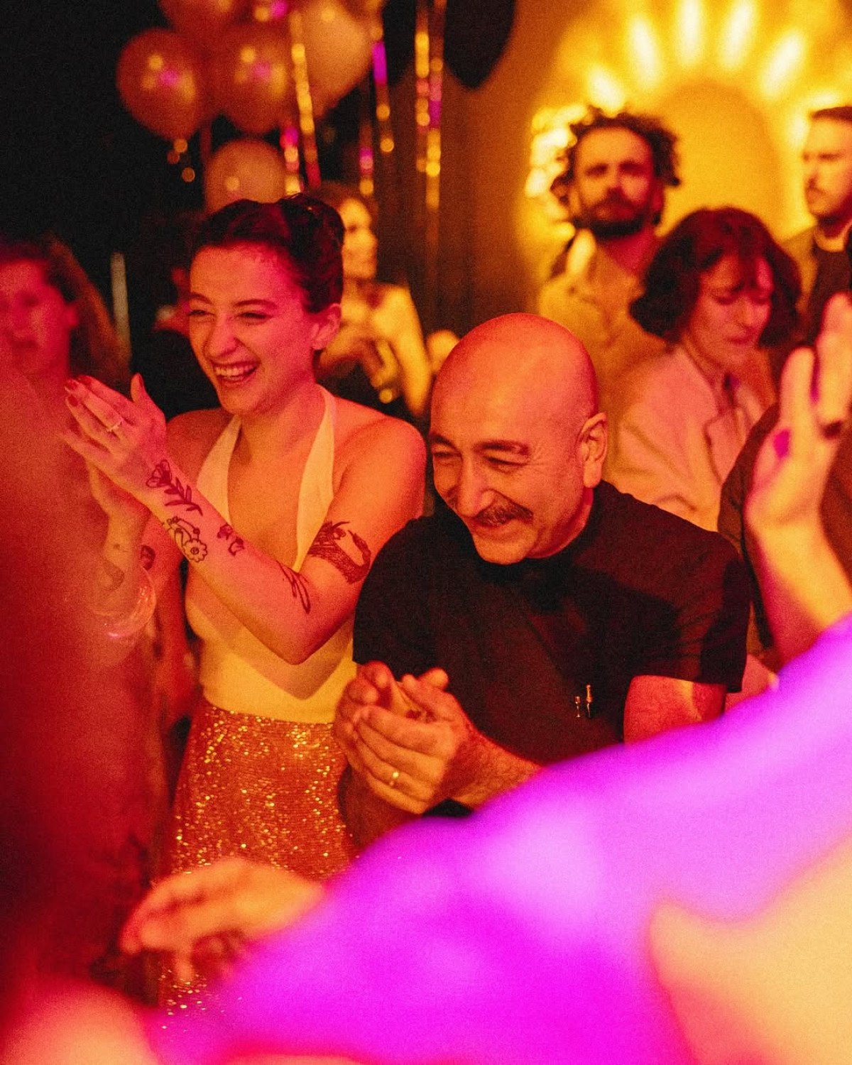 o ses turkiyenin yeni jurisi melike sahinin esi ile yas farki soke etti 4 4CjOEgDY